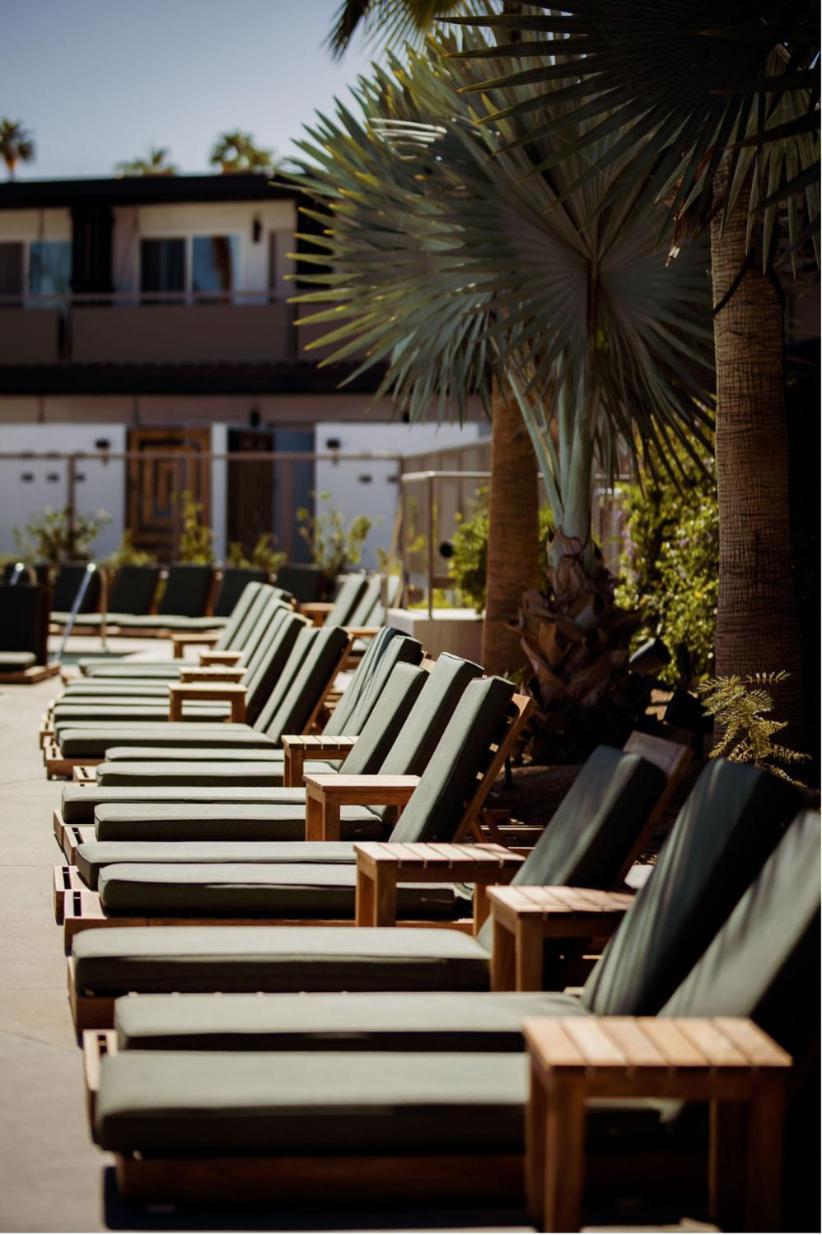 V Palm Springs Hotel Exterior photo
