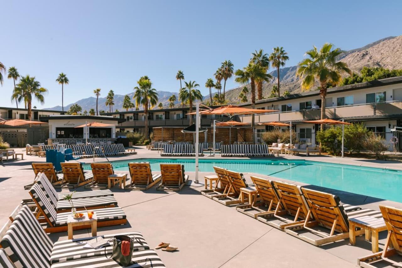 V Palm Springs Hotel Exterior photo